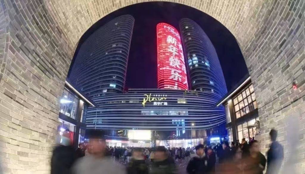 “徐老大”显大气：“苏超”主场部分赞助席位专供邻省企业